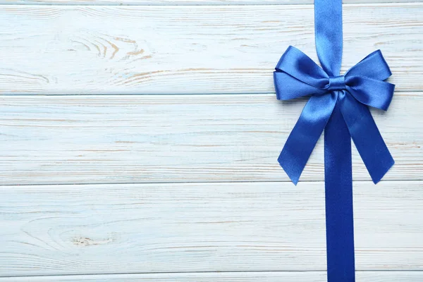 Blue Bow Ribbon Wooden Background — Stock Photo, Image