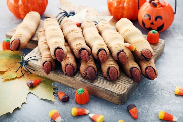 Galletas Dedo Halloween Tabla Cortar Con Caramelos — Foto de Stock