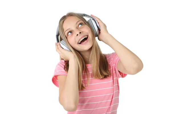 Chica Joven Con Auriculares Sobre Fondo Blanco — Foto de Stock