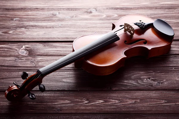 Geige Auf Braunem Holztisch — Stockfoto