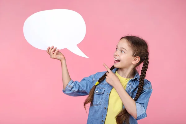 Giovane Ragazza Con Bolla Discorso Sfondo Rosa — Foto Stock