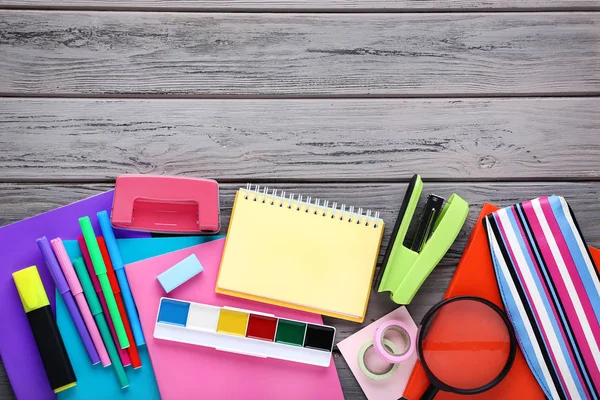 Fournitures Scolaires Sur Table Bois Gris — Photo