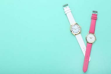 Nane arka plan üzerinde kol saatleri