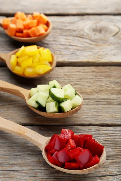 Verduras Frescas Rodajas Cucharas Sobre Mesa Madera — Foto de Stock