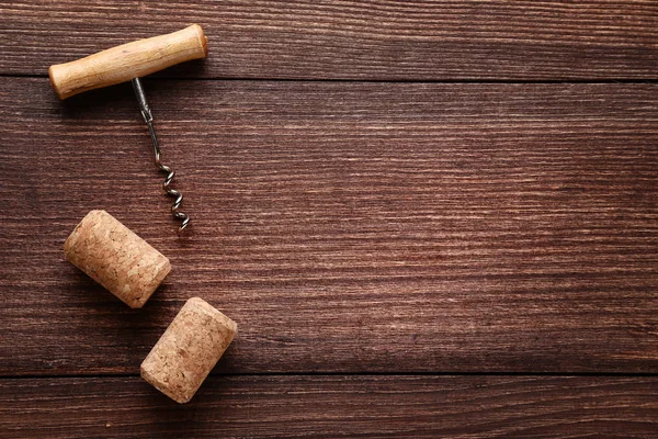 Weinkorken Mit Korkenzieher Auf Braunem Holztisch — Stockfoto