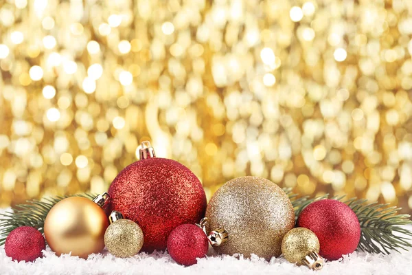 Kerstballen Met Fir Tree Branch Achtergrond Bokeh — Stockfoto