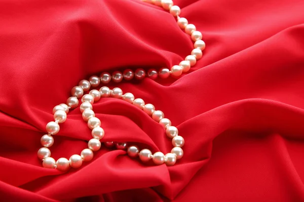 Pearl Necklace Red Satin Fabric — Stock Photo, Image