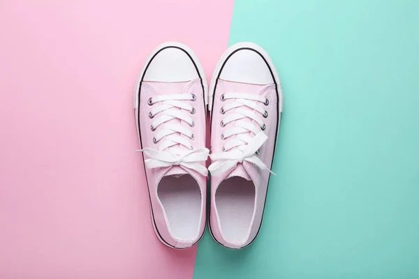 Par Zapatillas Deporte Color Rosa Sobre Fondo Colorido —  Fotos de Stock