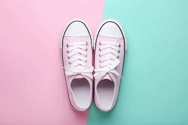 Par Rosa Sneakers Färgglada Bakgrund — Stockfoto