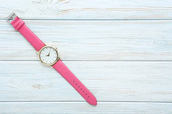 Reloj Pulsera Mesa Madera Cerca — Foto de Stock