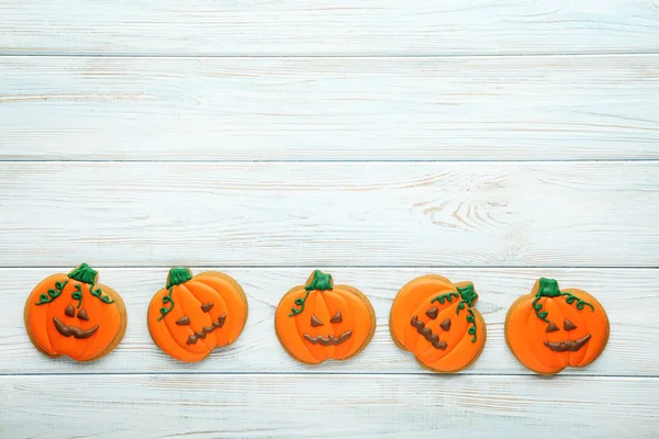 Galletas Jengibre Halloween Mesa Madera Blanca — Foto de Stock