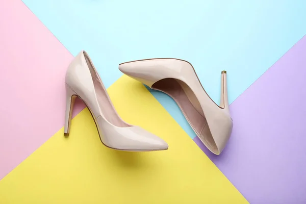 Beige High Heel Shoes Colorful Background — Stock Photo, Image