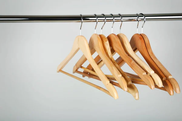 Wooden Clothes Hangers Grey Background — Stock Photo, Image