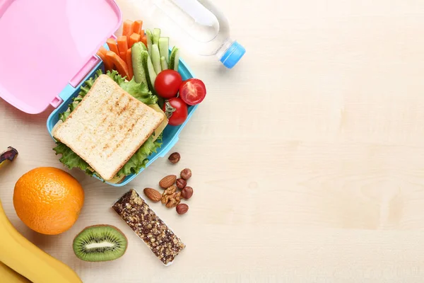 Doos Van Lunch Van School Met Groenten Fruit Houten Tafel — Stockfoto