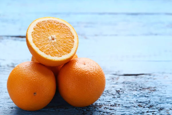 Fruta Naranja Sobre Mesa Madera Azul — Foto de Stock