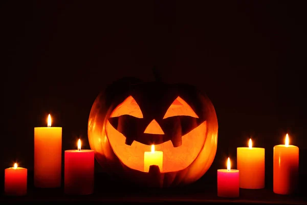 Calabaza Halloween Con Velas Sobre Fondo Negro — Foto de Stock