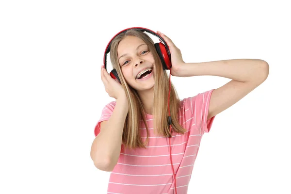 Chica Sonriente Escuchando Música Auriculares Aislados Sobre Fondo Blanco — Foto de Stock