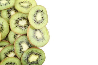 Beyaz Arkaplanda Dilimlenmiş Kivi Meyveleri