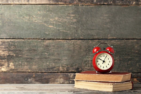 Red Alarm Clock Books Wooden Table — Stock Photo, Image