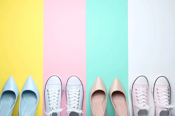 Zapatos Femeninos Diferentes Sobre Fondo Colorido —  Fotos de Stock