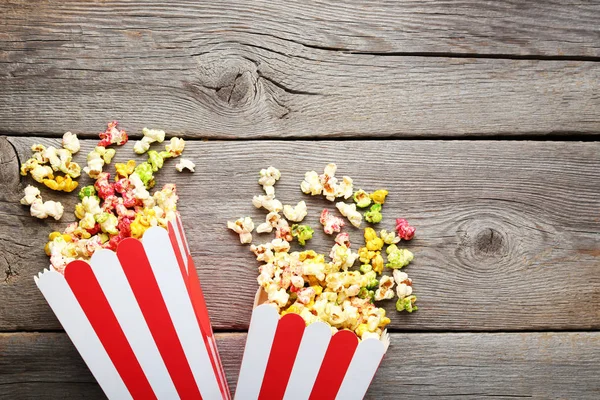 Buntes Popcorn Papiertüten Auf Grauem Holztisch — Stockfoto