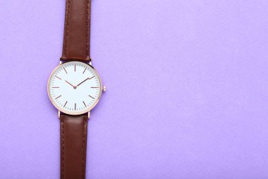 Mor zemin üzerine kol saati