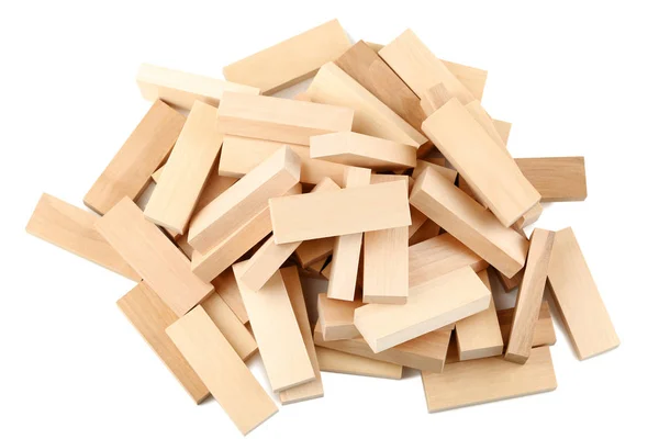 木製のブロック タワー ゲーム白で隔離のヒープ — ストック写真