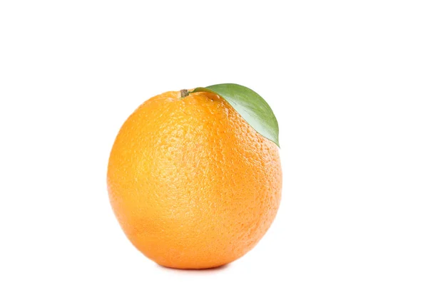 Fruta Naranja Con Hoja Sobre Fondo Blanco — Foto de Stock