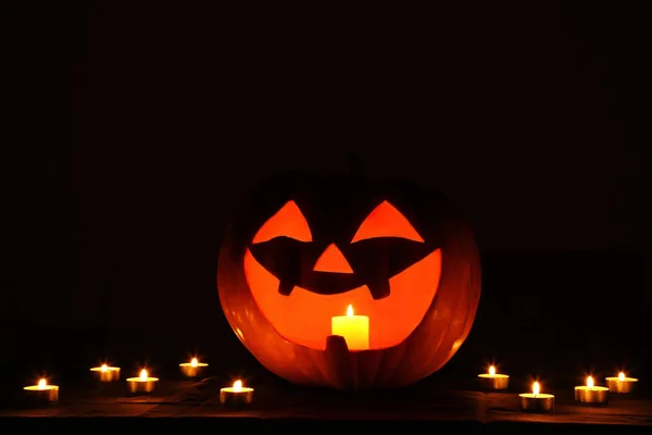 Abóbora Halloween Com Velas Fundo Preto — Fotografia de Stock