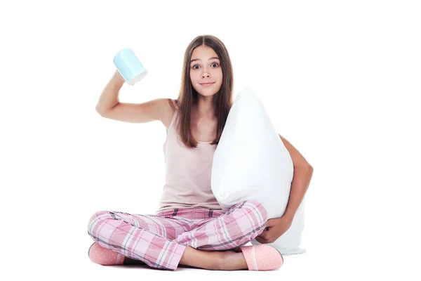 Młoda Dziewczyna Trzymając Poduszkę Kubek Białym Tle — Zdjęcie stockowe