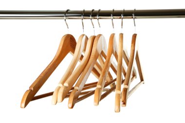 Beyaz arka plan üzerinde raf Ahşap elbise askı