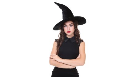 Halloween kılık ve beyaz arka plan üzerinde izole şapka genç kadın