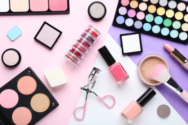 Arka plan üzerinde farklı makyaj kozmetik