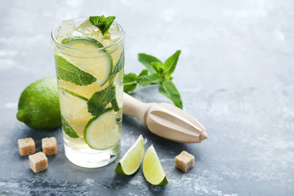Mojito Cocktail Glass Grey Wooden Table — Stock Photo, Image