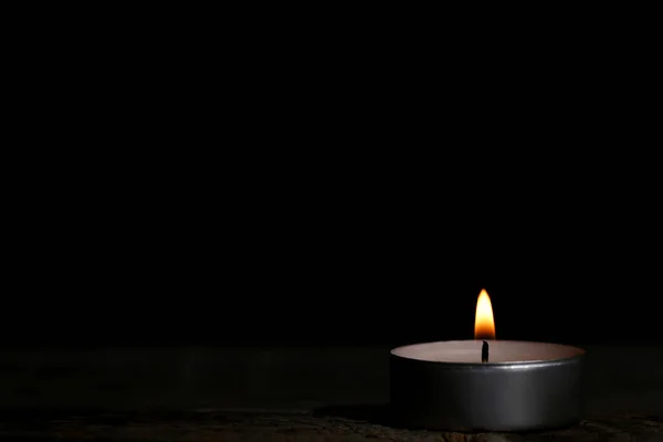 Крупним Планом Спалювання Свічки Чорному Фоні — стокове фото