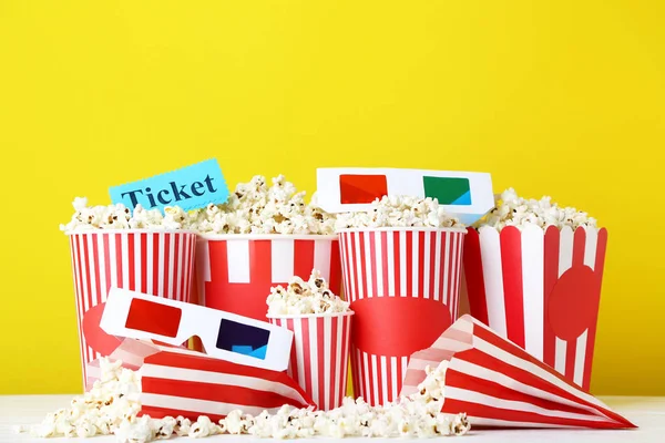 Popcorn Striped Buckets Glasses Yellow Background — Stock Photo, Image