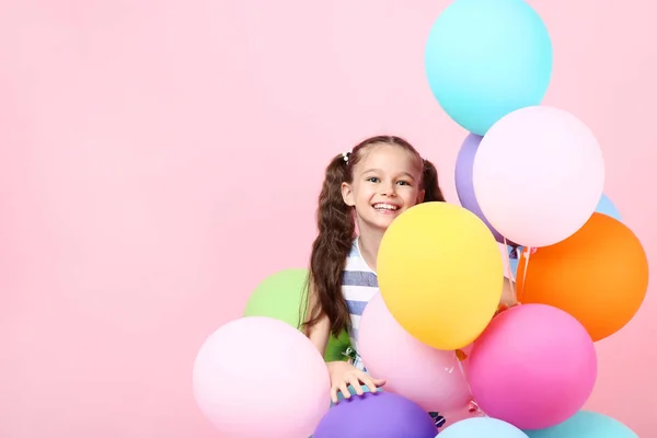 Menina Com Balões Coloridos Fundo Rosa — Fotografia de Stock