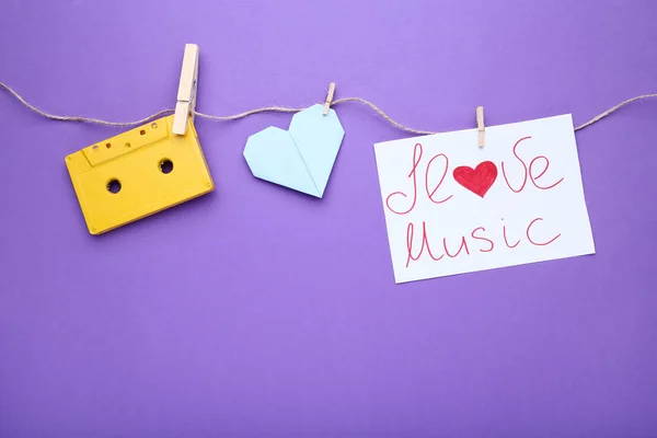 Cinta Casete Con Inscripción Love Music Sobre Papel Blanco Sobre — Foto de Stock