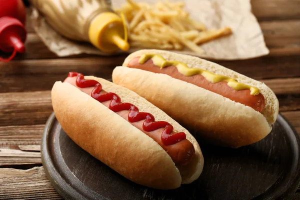 Hot Dog Con Senape Ketchup Sul Tavolo Legno — Foto Stock