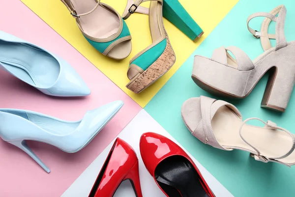 Zapatos Femeninos Diferentes Sobre Fondo Colorido —  Fotos de Stock