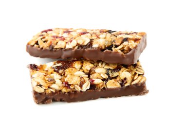Beyaz arka plan üzerinde izole granola barlar