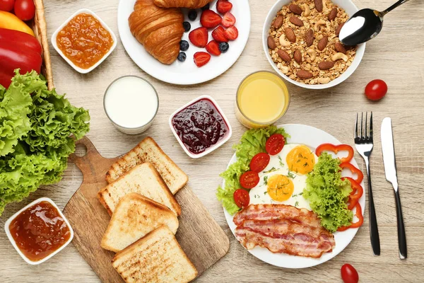 Leckeres Frühstück Auf Holztisch — Stockfoto