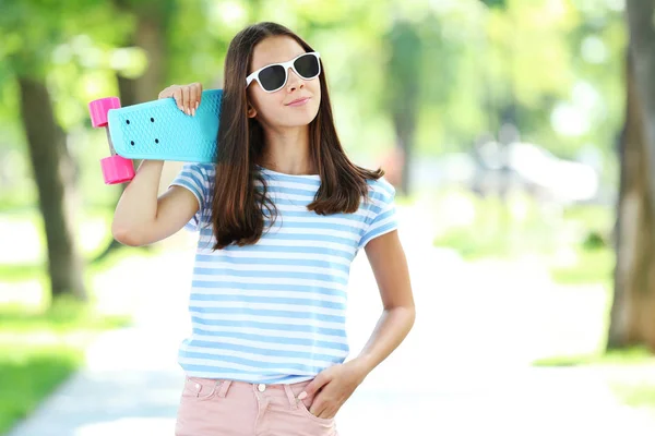 Young Girl Skateboard Sunglasses Park — Stock Photo, Image