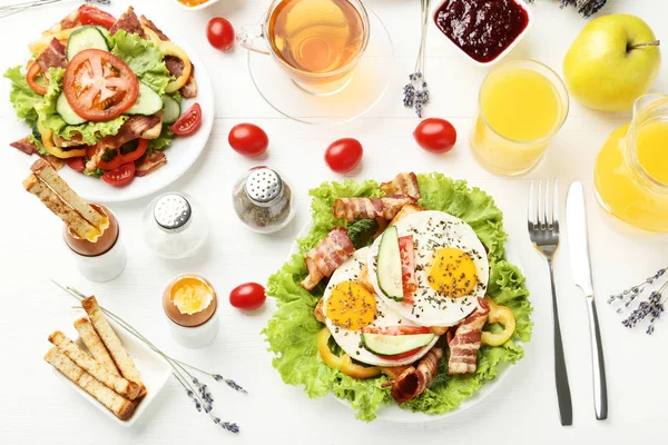 Smakelijk Ontbijt Witte Houten Tafel — Stockfoto