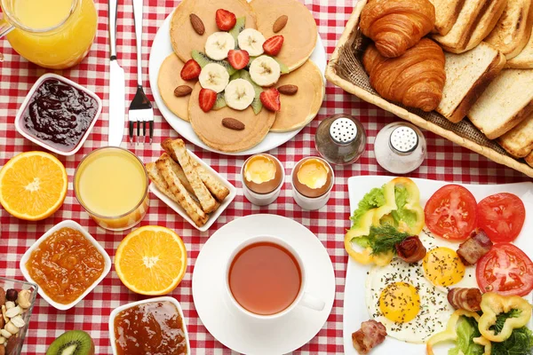 Świeże Smaczne Śniadanie Stole Kuchni — Zdjęcie stockowe