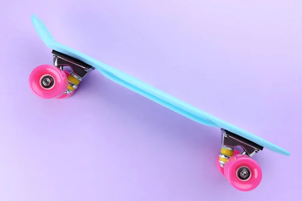 Gros Plan Penny Board Sur Fond Violet — Photo