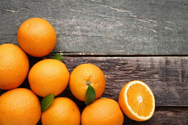 Fresh Whole Oranges Half Green Leaves Grey Wooden Table — Stock Photo, Image