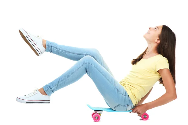 Giovane Ragazza Seduta Skateboard — Foto Stock