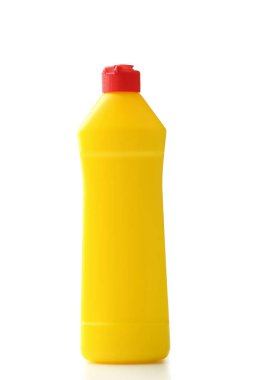 Beyaz arka plan üzerinde izole deterjan ile şişe