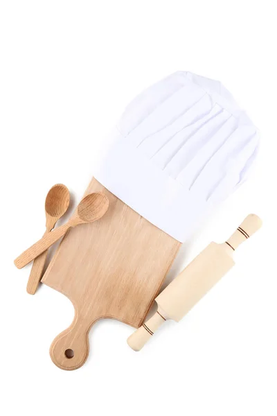 Cappello Chef Con Tagliere Legno Cucchiai Mattarello Sfondo Bianco — Foto Stock